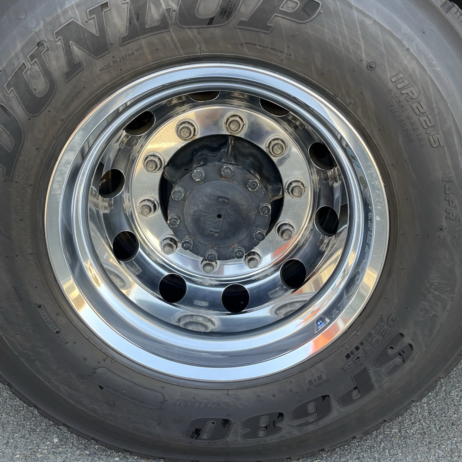 右後ホイール ブルーマジック磨き後