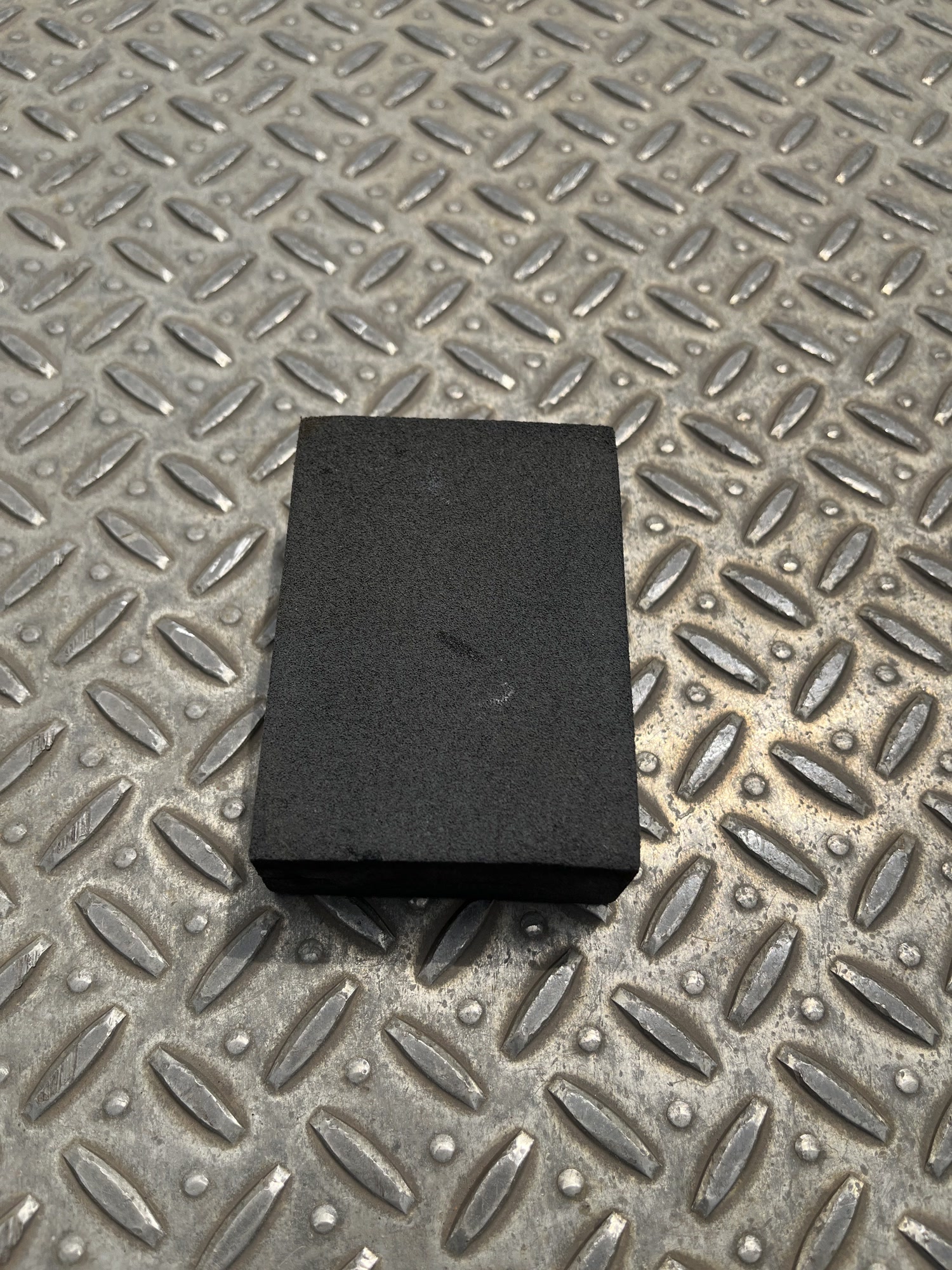 研磨時の当て木として使用するスポンジ